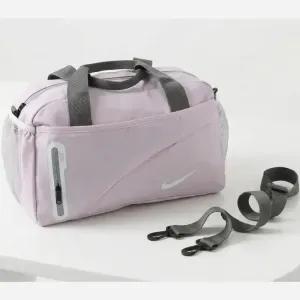 ساک مسافرتی و ورزشی پارچه ای بنددار ابعاد 35x25x20 سانتیمتر