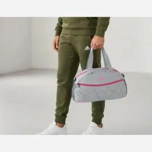 خرید اینترنتی قیمت ساک ورزشی پارچه ای بند دار سه جیب ابعاد 45 در 25 در 15 سانتیمتر