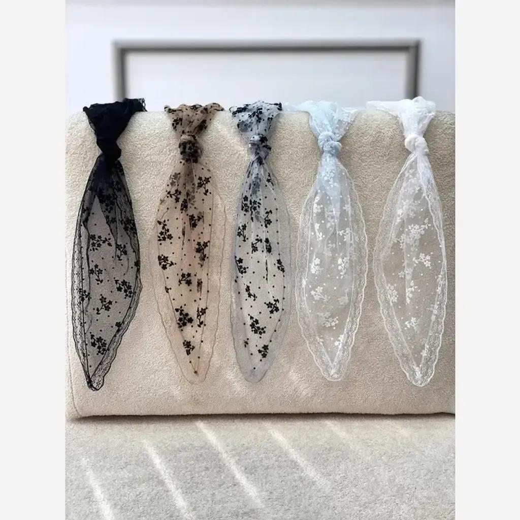 خرید اینترنتی قیمت مینی اسکارف مجلسی سفید سه گوش طرح گل شکوفه ای ابعاد 75 در 75 سانتیمتر جنس توری گیپور