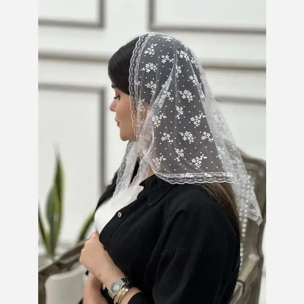 خرید اینترنتی قیمت مینی اسکارف مجلسی سفید سه گوش طرح گل شکوفه ای ابعاد 75 در 75 سانتیمتر جنس توری گیپور