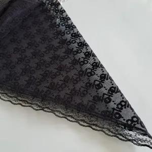 خرید اینترنتی قیمت مینی اسکارف سه گوش طرح الو رنگ مشکی دور گیپور دوزی شده