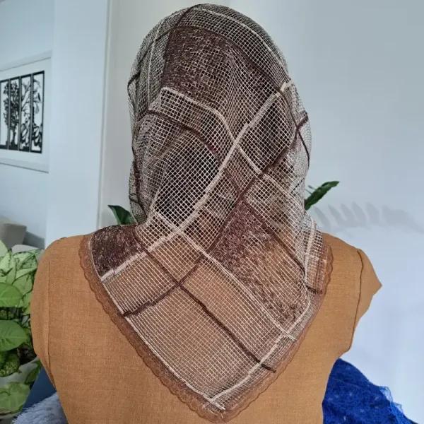 مینی اسکارف سه گوش گیپور کرم قهوه ای ابعاد 70 در 70 سانتی متر
