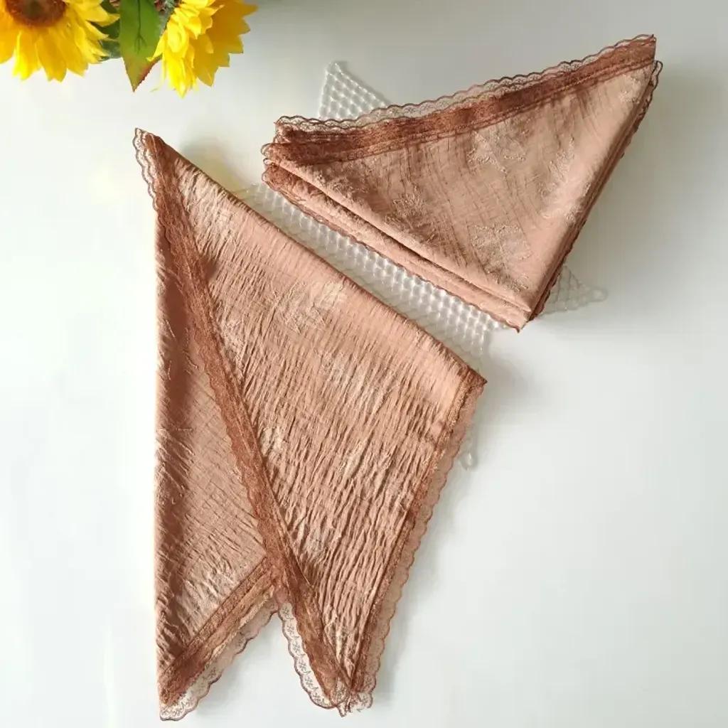 خرید اینترنتی قیمت مینی اسکارف سه گوش نخی طرح کاج ابعاد 120 در 80 رنگ نسکافه ای مشکی طوسی سفید