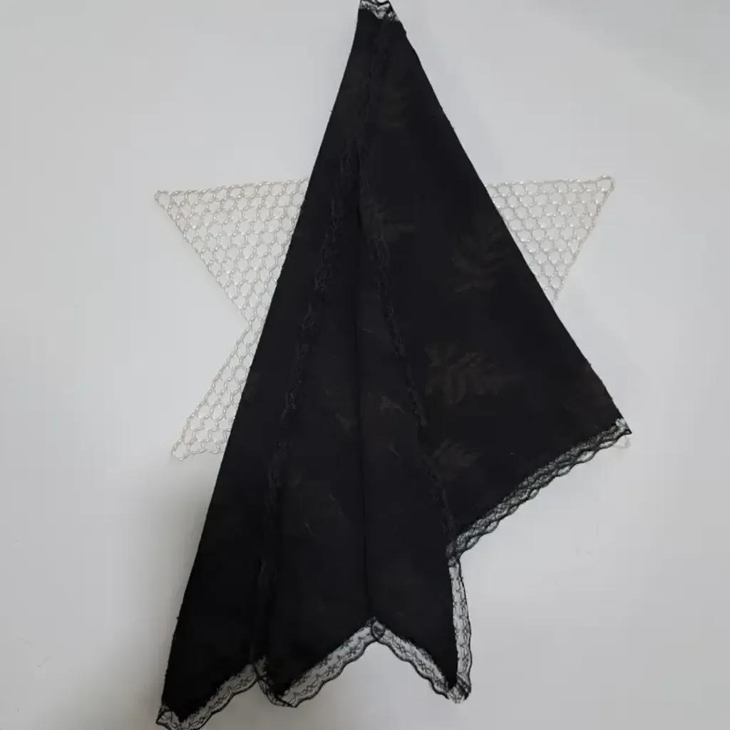 خرید اینترنتی قیمت مینی اسکارف سه گوش نخی طرح کاج ابعاد 120 در 80 رنگ نسکافه ای مشکی طوسی سفید