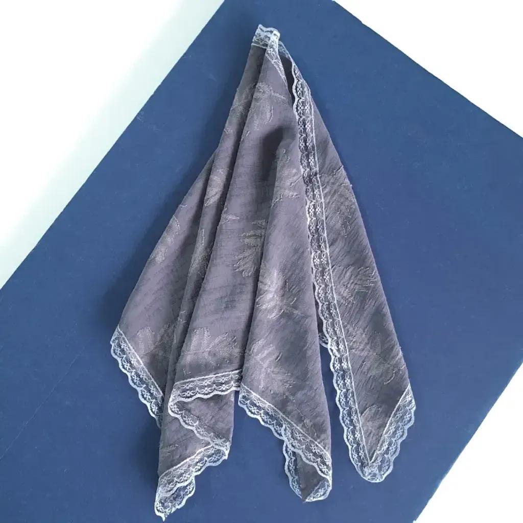 خرید اینترنتی قیمت مینی اسکارف سه گوش نخی طرح کاج ابعاد 120 در 80 رنگ نسکافه ای مشکی طوسی سفید