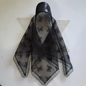 خرید اینترنتی قیمت مینی اسکارف نقابدار سه گوش گیپور مشکی ابعاد 68 در 68 سانتی متر