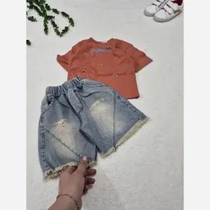 خرید اینترنتی قیمت تیشرت و شلوارک جین کاغذی دخترانه طرح گیلاس سایز 35 و 40