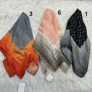 خرید اینترنتی قیمت مینی اسکارف نخی طرحدار لویی ویتون قواره 70 در 70 سانتی متر