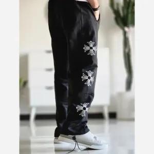 خرید اینترنتی قیمت شلوار اسلش بگ کروم هارتز رنگ مشکی جنس گلکسی اسپان سایز XXL و XXXL