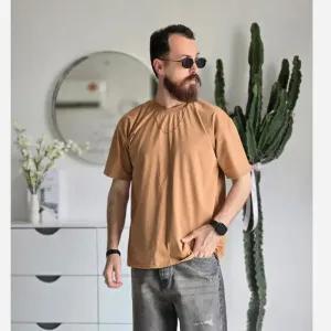 خرید اینترنتی قیمت تیشرت مردانه آستین کوتاه پنبهای یقه کش خنک و لطیف رنگ مشکی و سفید