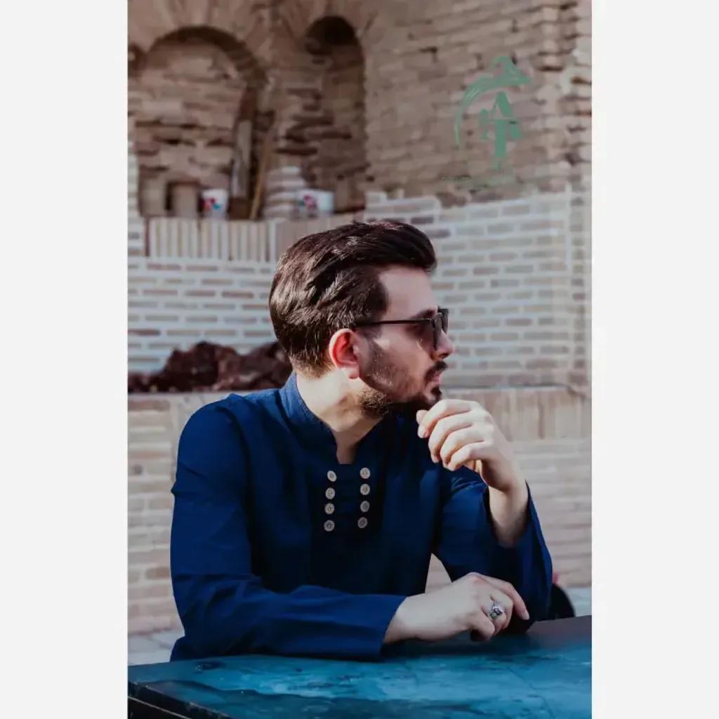 خرید اینترنتی قیمت پیراهن مردانه الیاف طبیعی مدل هشت دکمه رنگ سرمه ای