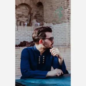 خرید اینترنتی قیمت پیراهن مردانه الیاف طبیعی مدل هشت دکمه رنگ سرمه ای