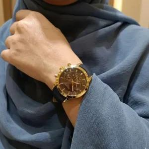 خرید اینترنتی قیمت ساعت مچی زنانه سیکو بند چرمی صفحه مشکی طرح سه موتور با تقویم