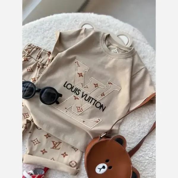تیشرت شلوارک طرح LV پنبه یکرو لاکرادار رنگ کرم و نسکافه ای