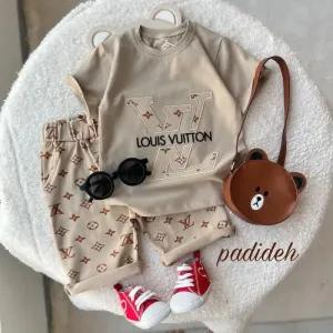 خرید اینترنتی قیمت تیشرت شلوارک طرح LV پنبه یکرو لاکرادار رنگ کرم و نسکافه ای