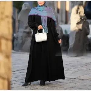 مانتو عبایی عربی مدل مهدا جنس کرپ سوپر الیزه با دامن نیم کلوش