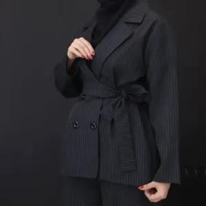 خرید اینترنتی قیمت کت شلوار اداری و دانشجویی زنانه مدل نسیم جنس دیپلمات با کمربند و شلوار