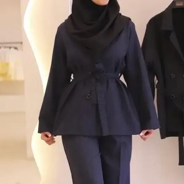 کت شلوار زنانه دیپلمات پرشیا مدل خوشه رنگ مشکی طوسی سورمه ای