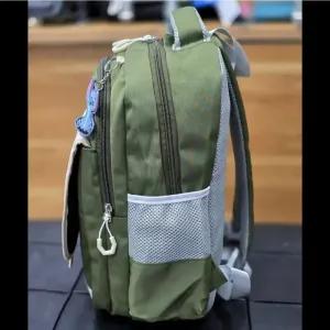 خرید اینترنتی قیمت کوله پشتی مدرسه طرح استیج مناسب پیش دبستانی و دبستان جنس پارچه کجراه خارجی