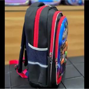 خرید اینترنتی قیمت کوله پشتی مدرسه پسرانه مقطع ابتدایی سه خانه ضدتعریق طرح عکسدار