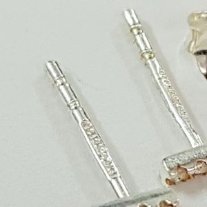 قیمت ارزان گوشواره گلگوش نقره عیار 925 کار شده با سنگ زیرکنیا اصل کد 001