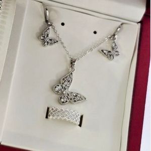 خرید اینترنتی ست ساعت زنانه با دستبند و گوشواره و گردنبند پروانه نگین دار