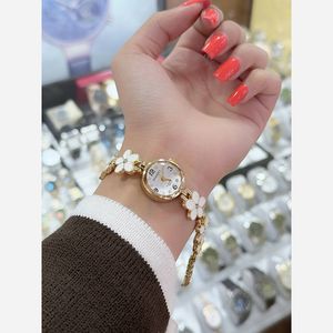 خرید آنلاین ساعت زنانه دخترانه بابونه با بند استیل رنگ ثابت