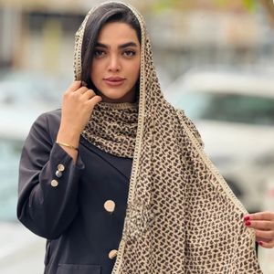 شال پاییزه پلیسه دور دانتل زنانه
