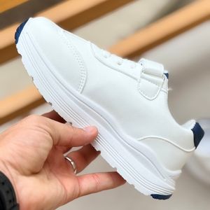 خرید اینترنتی قیمت کتانی بچگانه طرح قلب پاپیونی از BRQ کد 5062706
