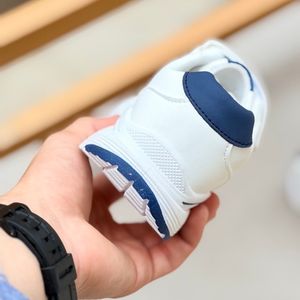 خرید اینترنتی قیمت کتانی بچگانه طرح قلب پاپیونی از BRQ کد 5062706