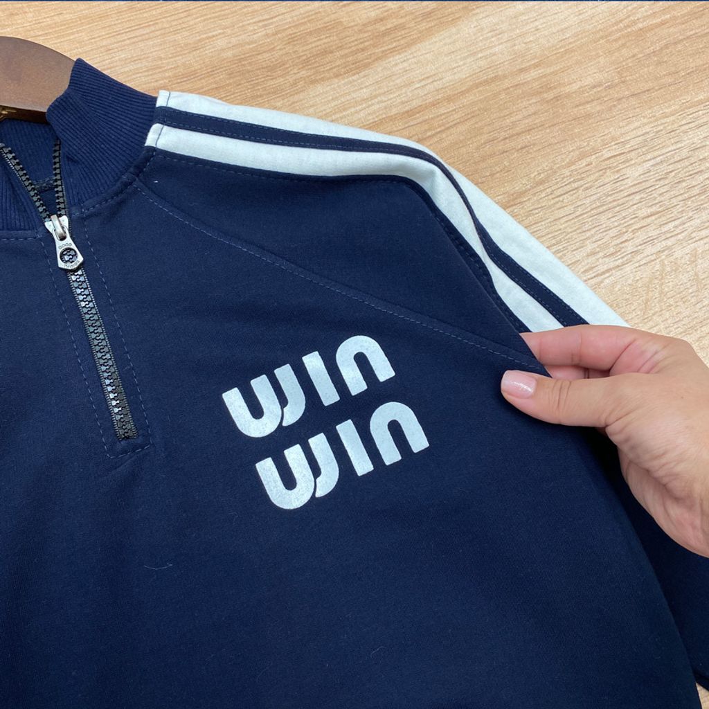 خرید اینترنتی قیمت بلوز نیم زیپ و شلوار WIN رنج9سال