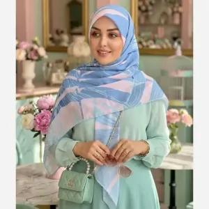 خرید اینترنتی قیمت روسری نخی کاستوم سیتو قواره بزرگ طرح آوان 140 سانتیمتر دور دوخت لیز نیست