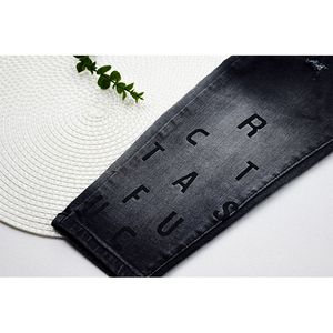 خرید اینترنتی قیمت شلوار جین پسرانه حروف انگلیسی 3 تا 8 سال کد 10682