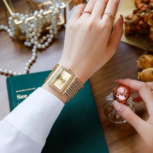 خرید انلاین ساعت مچی زنانه اورجینال کاکاچی cacaxi طلایی با کیفیت عالی