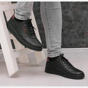 کفش کتونی مردانه مدل ونیز رنگ مشکی زرشکی