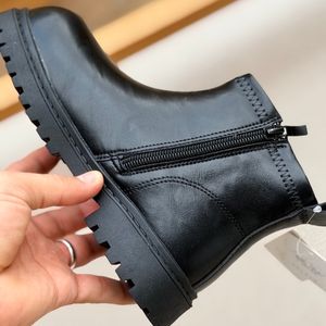 خرید اینترنتی قیمت بوت بچگانه چرمی طرح min ساده از murche کد 5070602