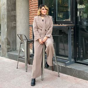 مشخصات ست کت و شلوار زنانه مدل ژیوانا کالکشن فروزان نریمیسا