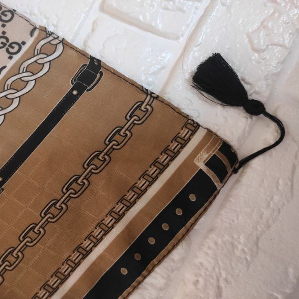 شال نخی منگوله دار