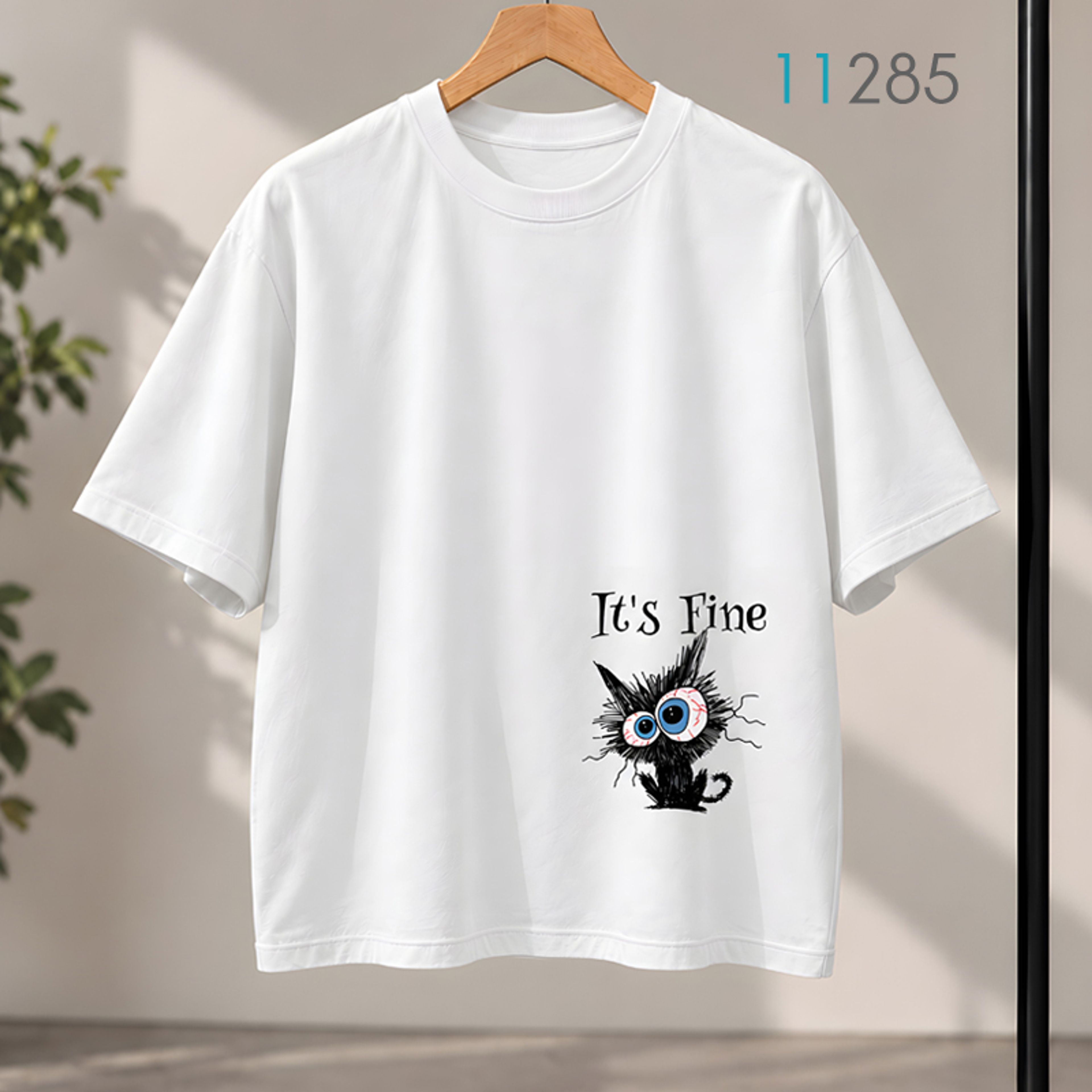 خرید اینترنتی قیمت تیشرت اورسایز سفید طرح گربه فانتزی It's Fine