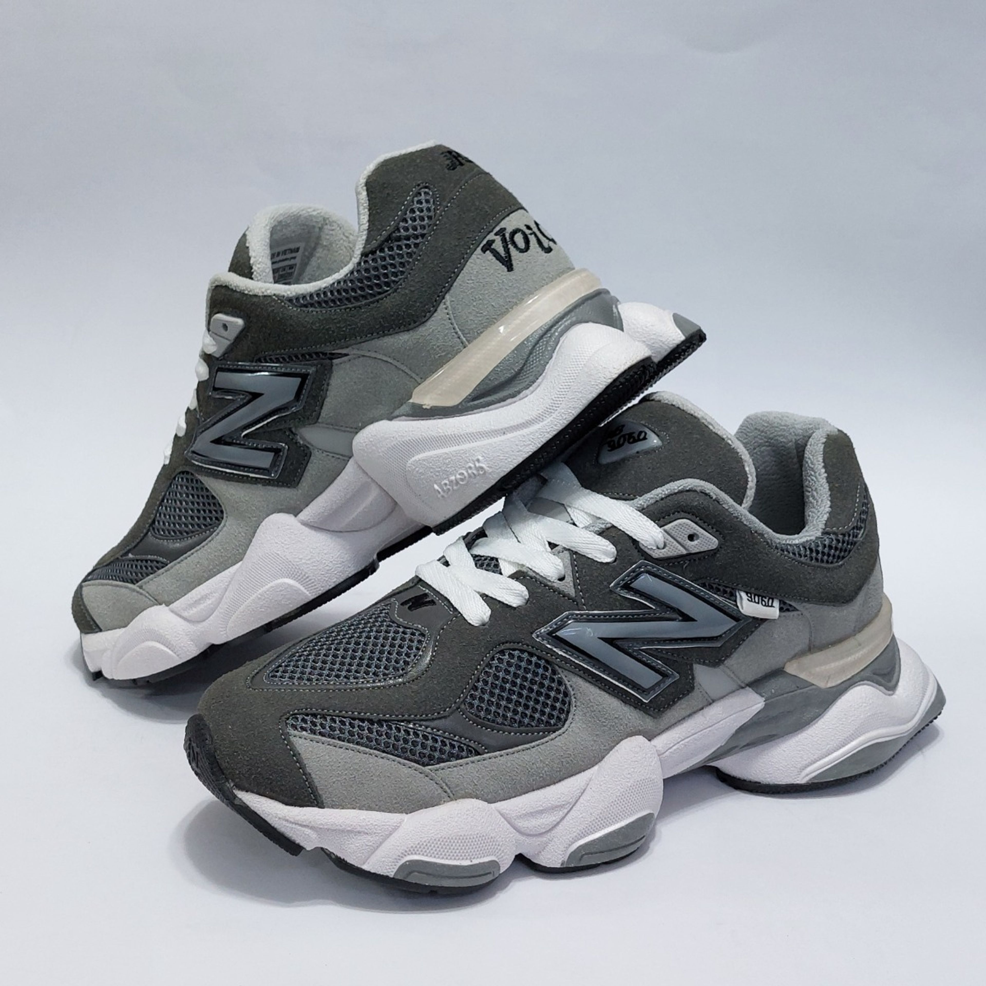 فروش اینترنتی کتانی پرطرفدار و همیشه ترند نیوبالانس 9060 New balance طوسی سیر