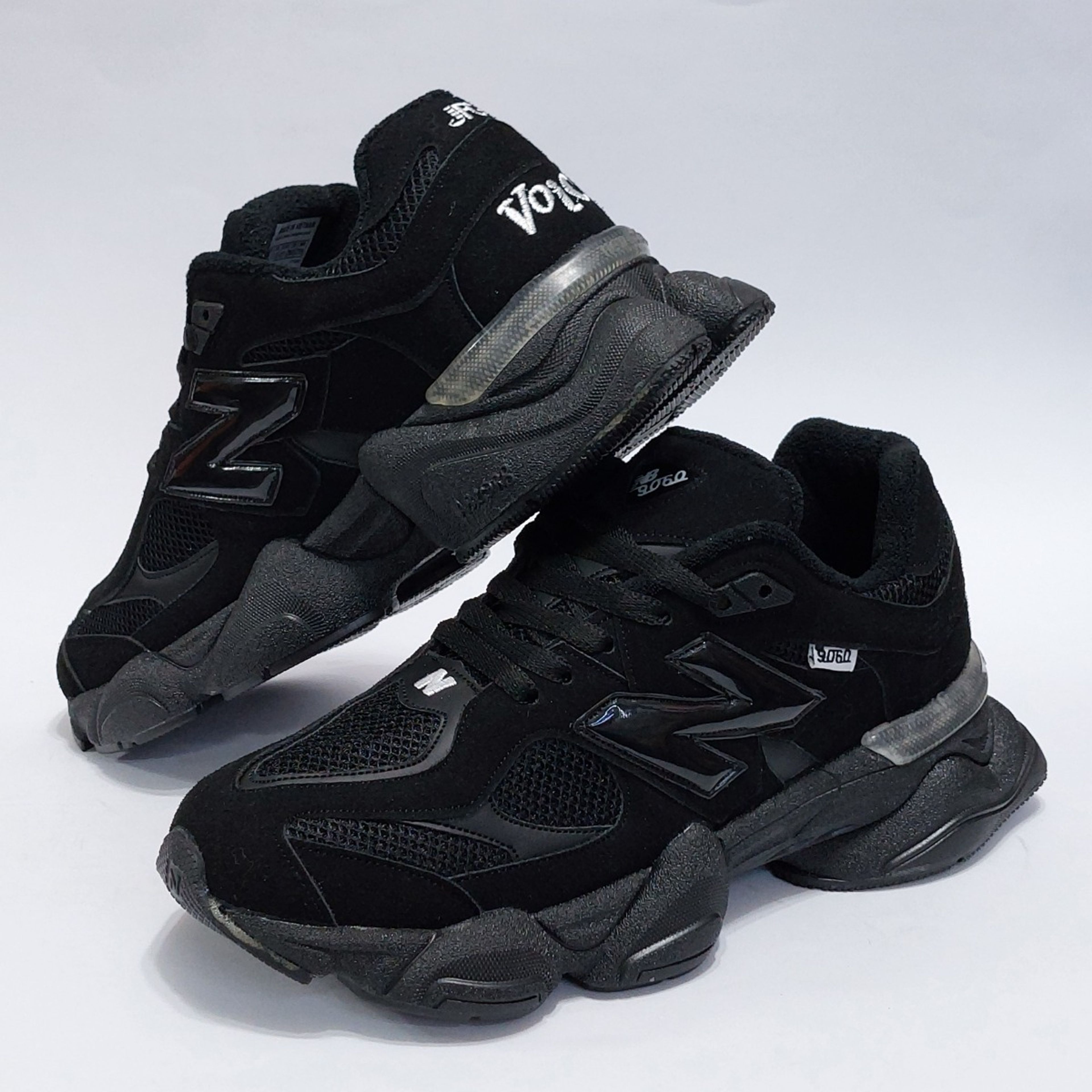 قیمت ارزان کتانی پرطرفدار و همیشه ترند نیوبالانس 9060 New balance مشکی تمام