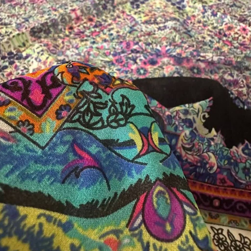 مشخصات روسری مجلسی حریر ایتالیایی