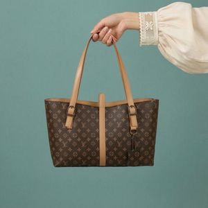 کیف مجلسی برند لویی ویتون