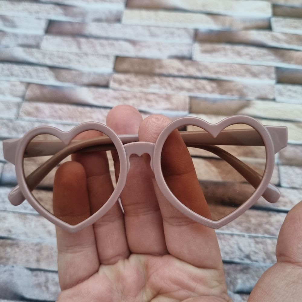 خرید اینترنتی عینک شب بچگانه مدل قلبی رنگ کالباسی