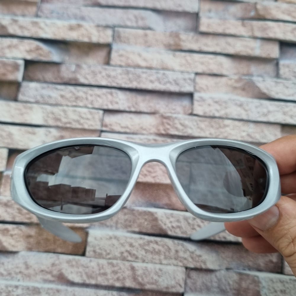 خرید انلاین عینک آفتابی بچه گانه مدل بیضی نقره ای عدسی مشکی