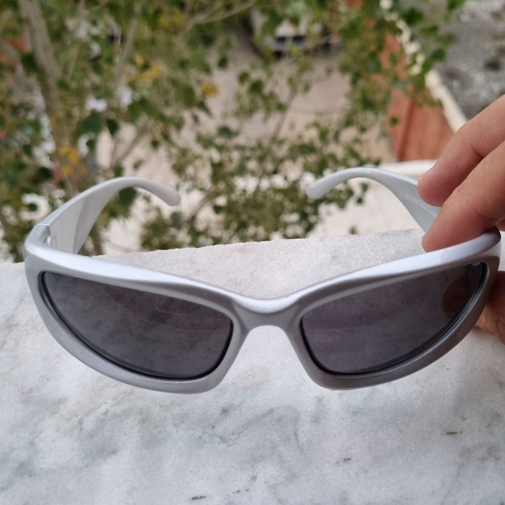 خرید اینترنتی عینک آفتابی اسپرت بالنسیاگا رنگ نقره ای