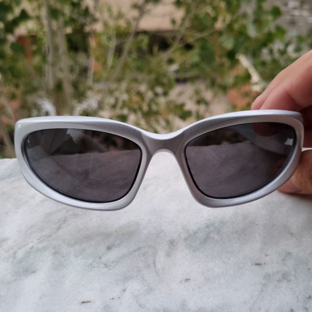 قیمت عینک آفتابی اسپرت بالنسیاگا رنگ نقره ای