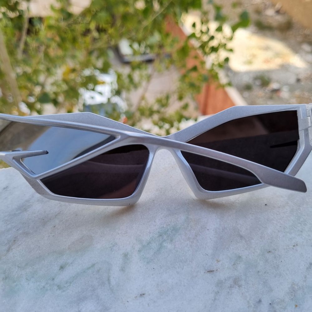خرید اینترنتی عینک آفتابی اسپرت رنگ نقر ه ای