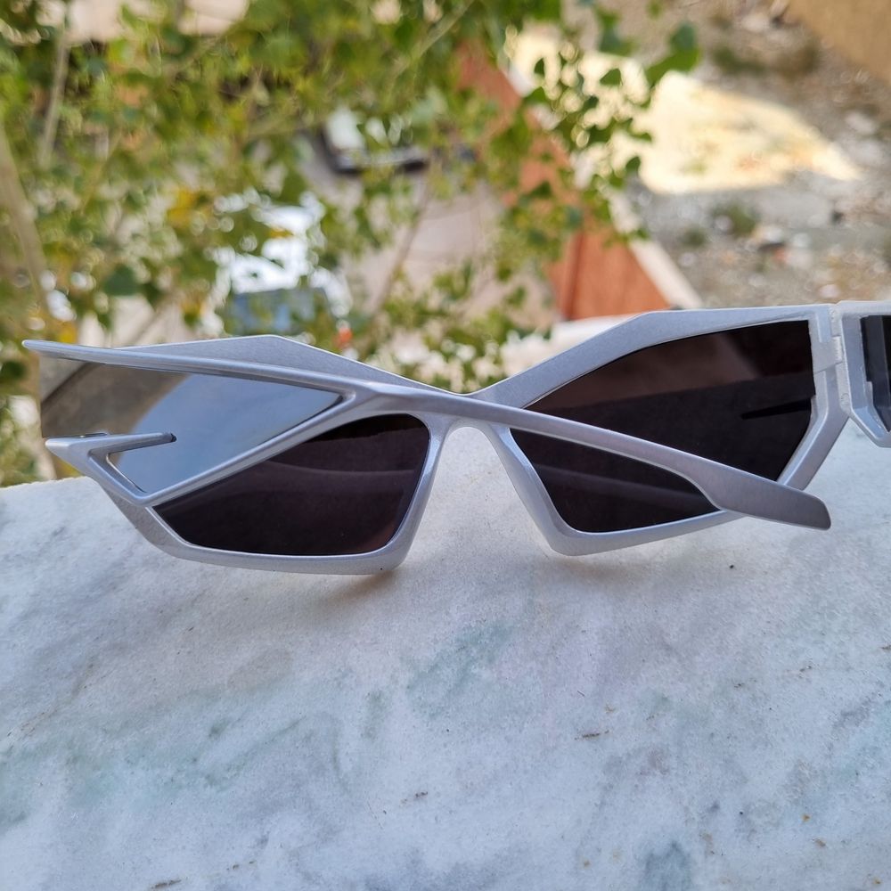 خرید اینترنتی عینک آفتابی اسپرت رنگ نقر ه ای