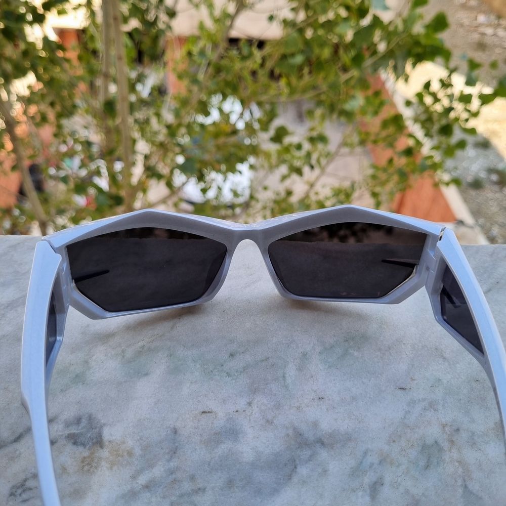خرید اینترنتی عینک آفتابی بالنسیاگاه رنگ نقره ای مشکی